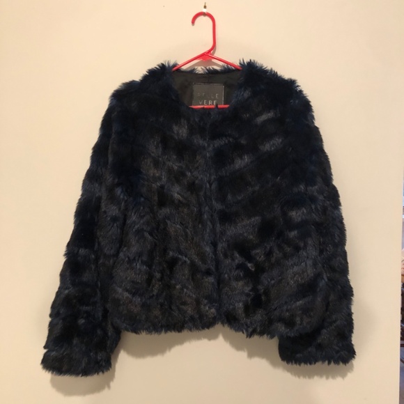 Belle Vere Navy Faux Fur Short Jacket Women’s L Chevron Soft Cropped Coat - Picture 2 of 8